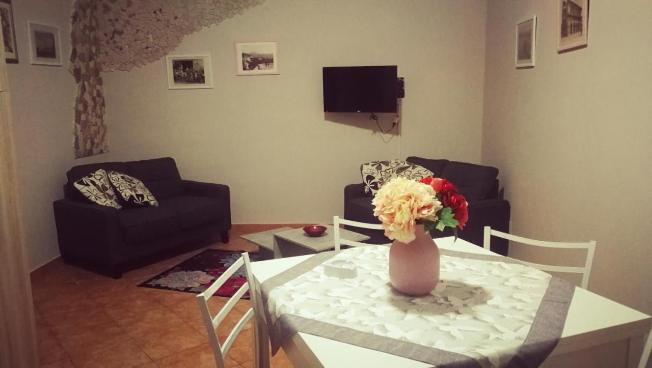 Dimora Donna Carmela Apartment Наполи Екстериор снимка