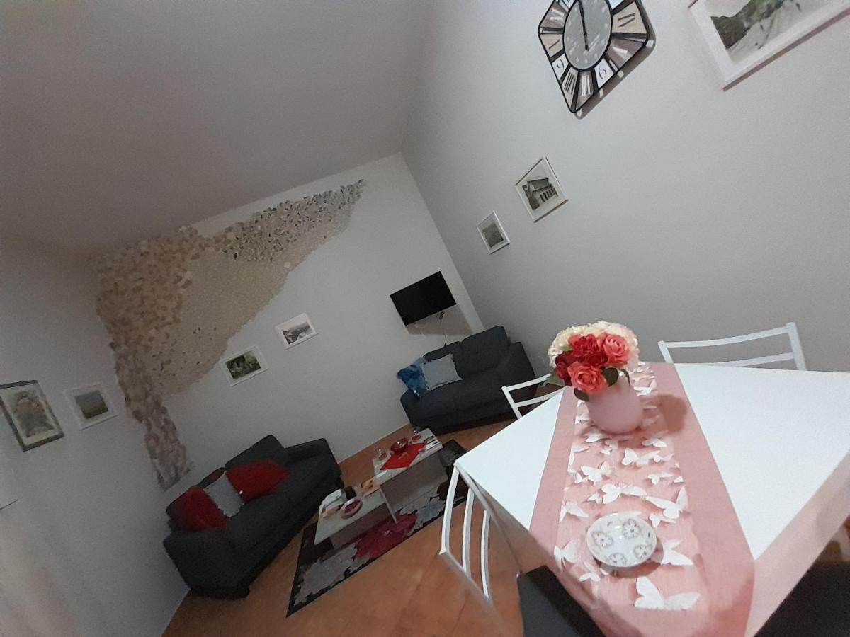 Dimora Donna Carmela Apartment Наполи Екстериор снимка